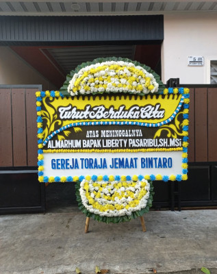 Papan Bunga Duka di Taliabu Barat